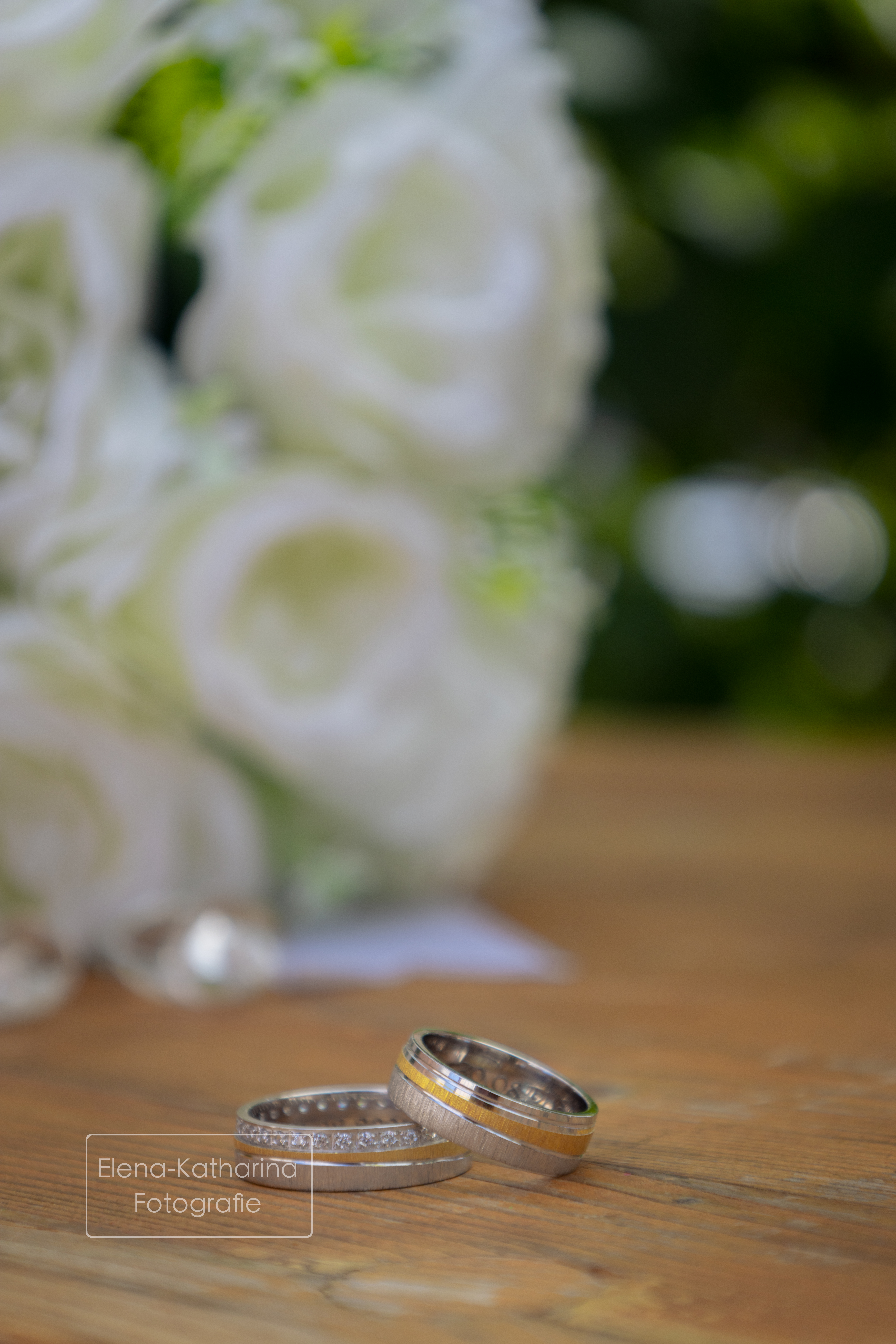 Brautstrauß und Ringe