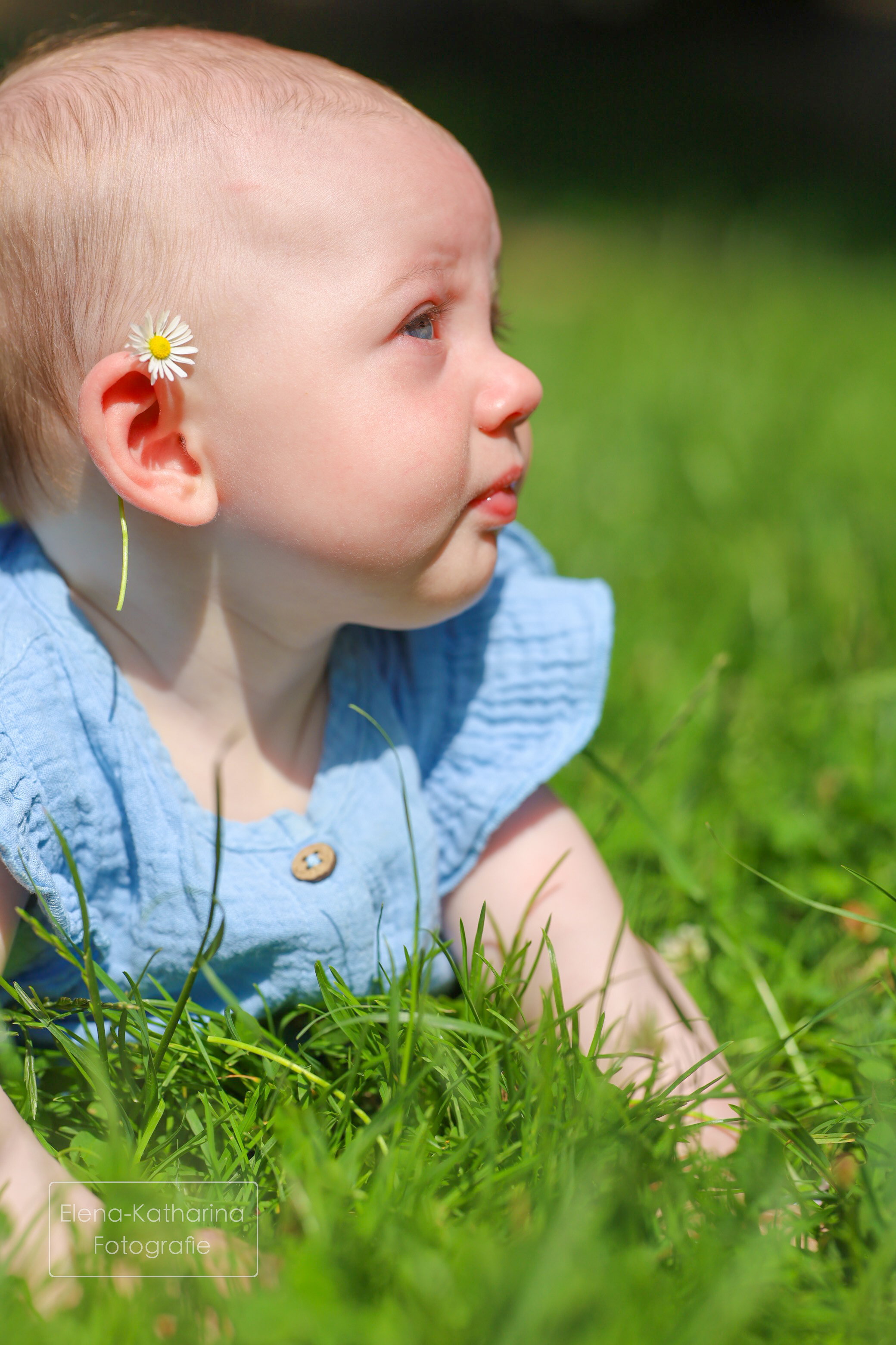 Baby L. mit Blümchen