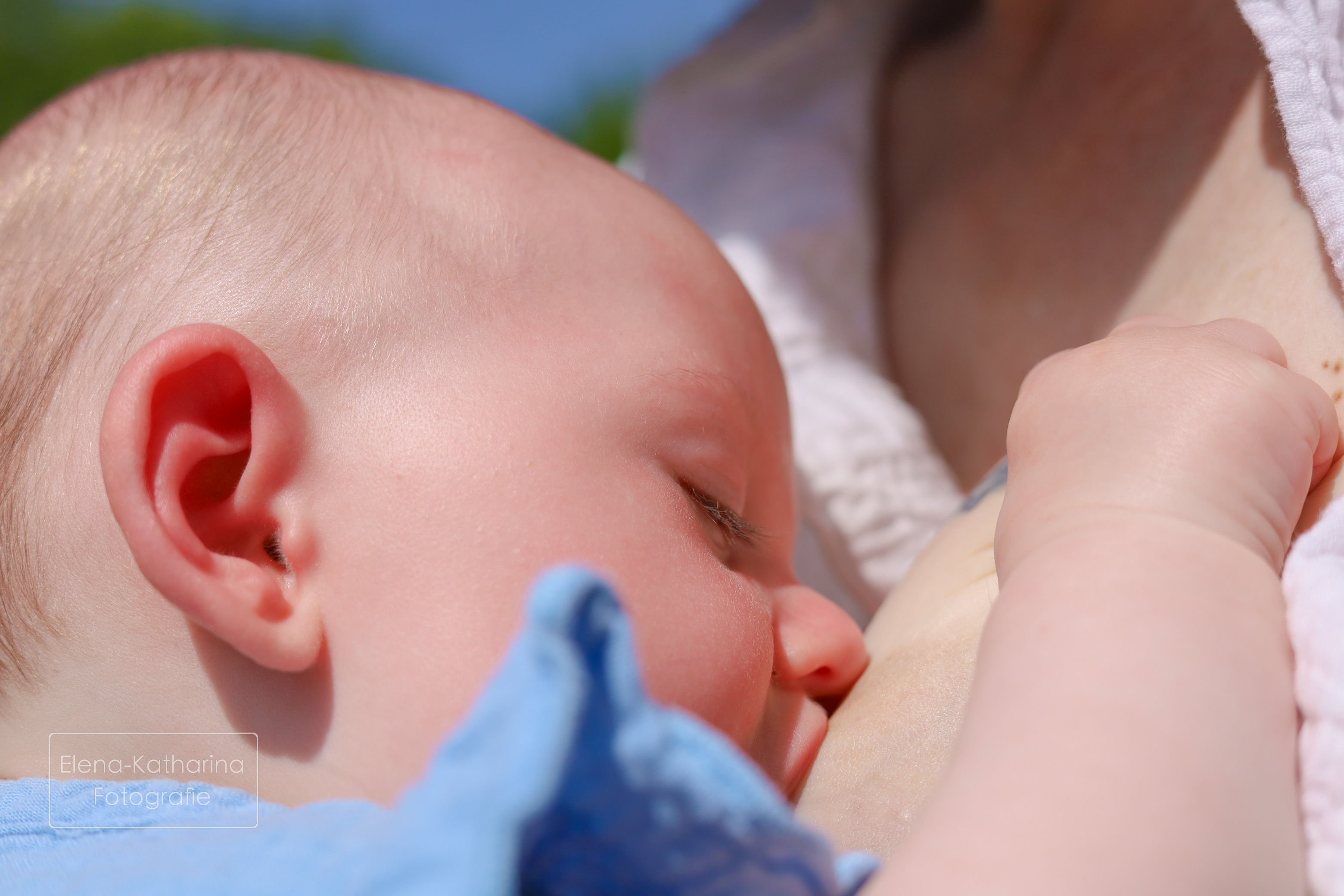 Baby L. wird gestillt 1