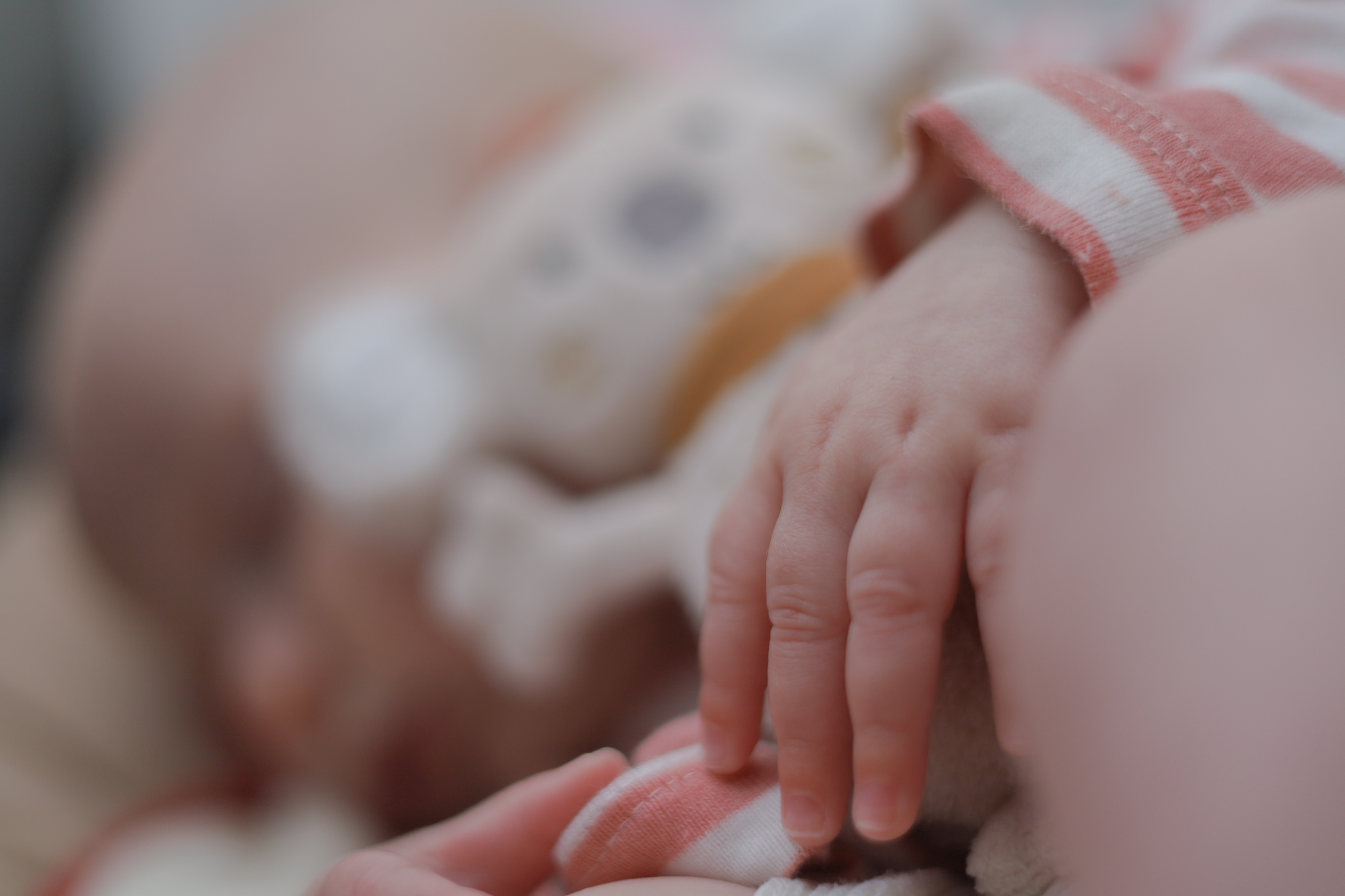 Natürliches Babyshooting im Studio