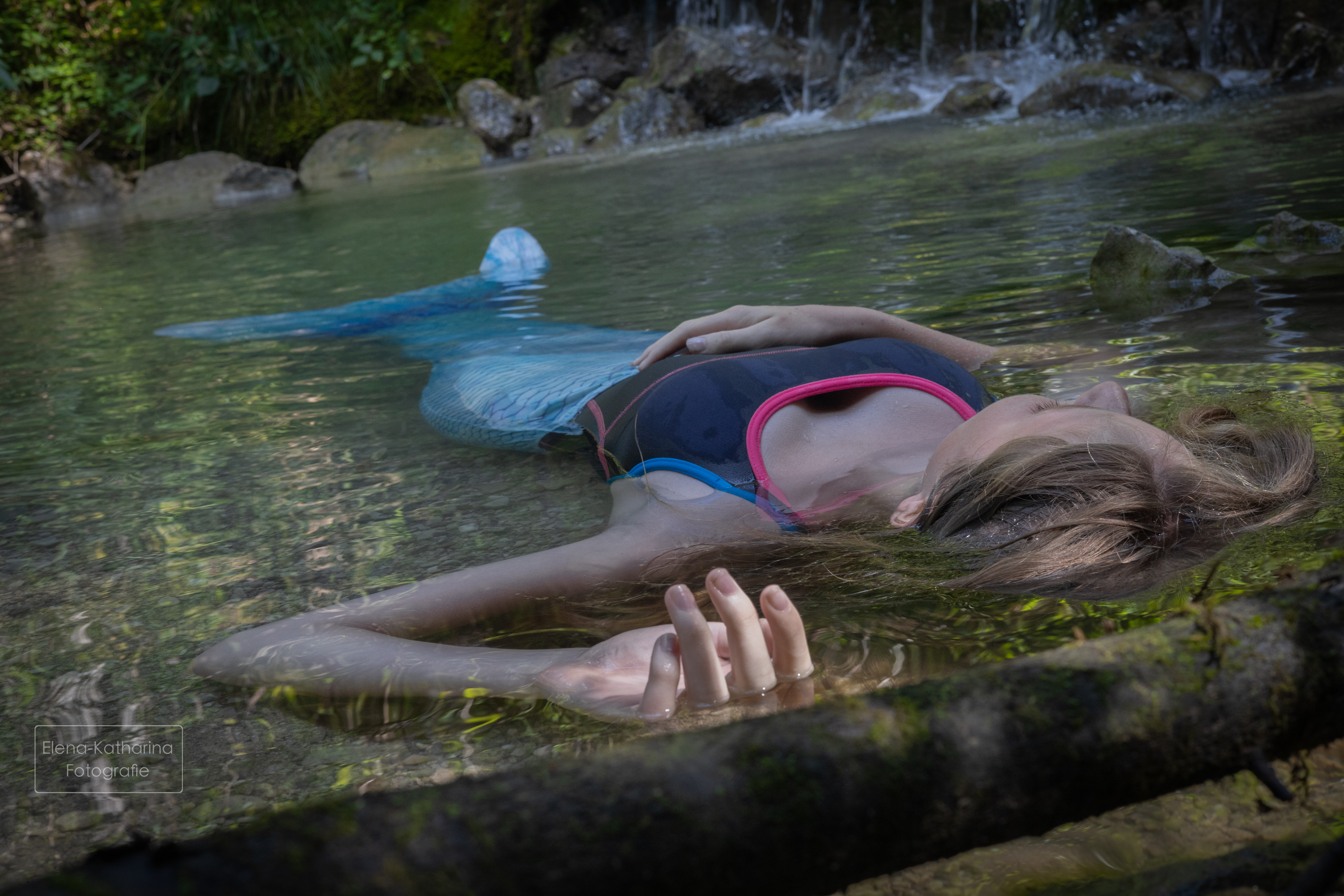 Weite Szene mit Familie in der Natur
