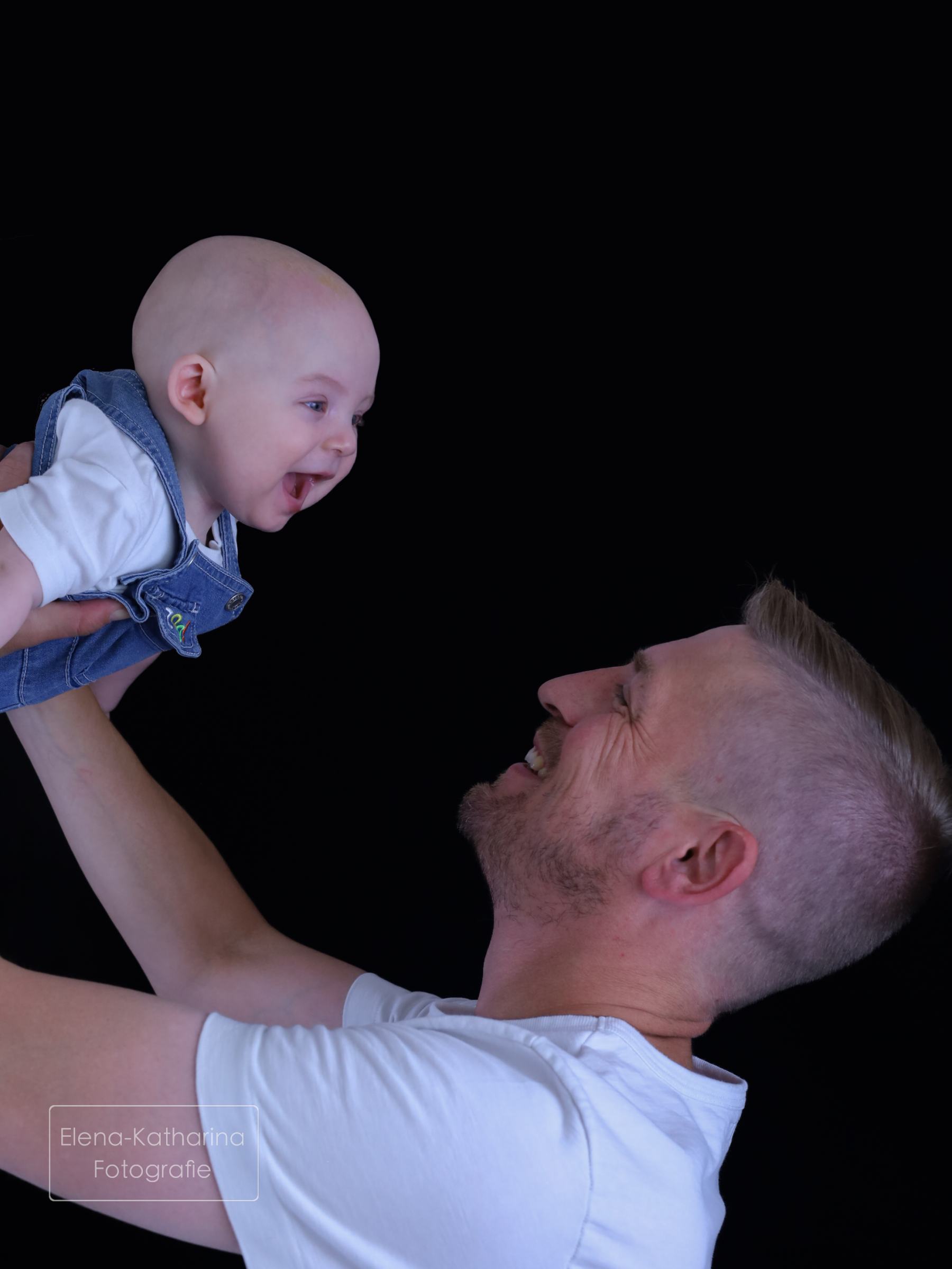 Zarter und intimer Familienmoment