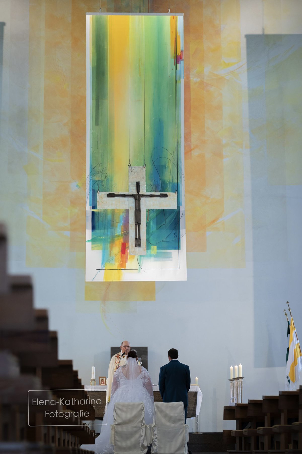 Stimmungsvolles Detail aus einer Hochzeitskirche