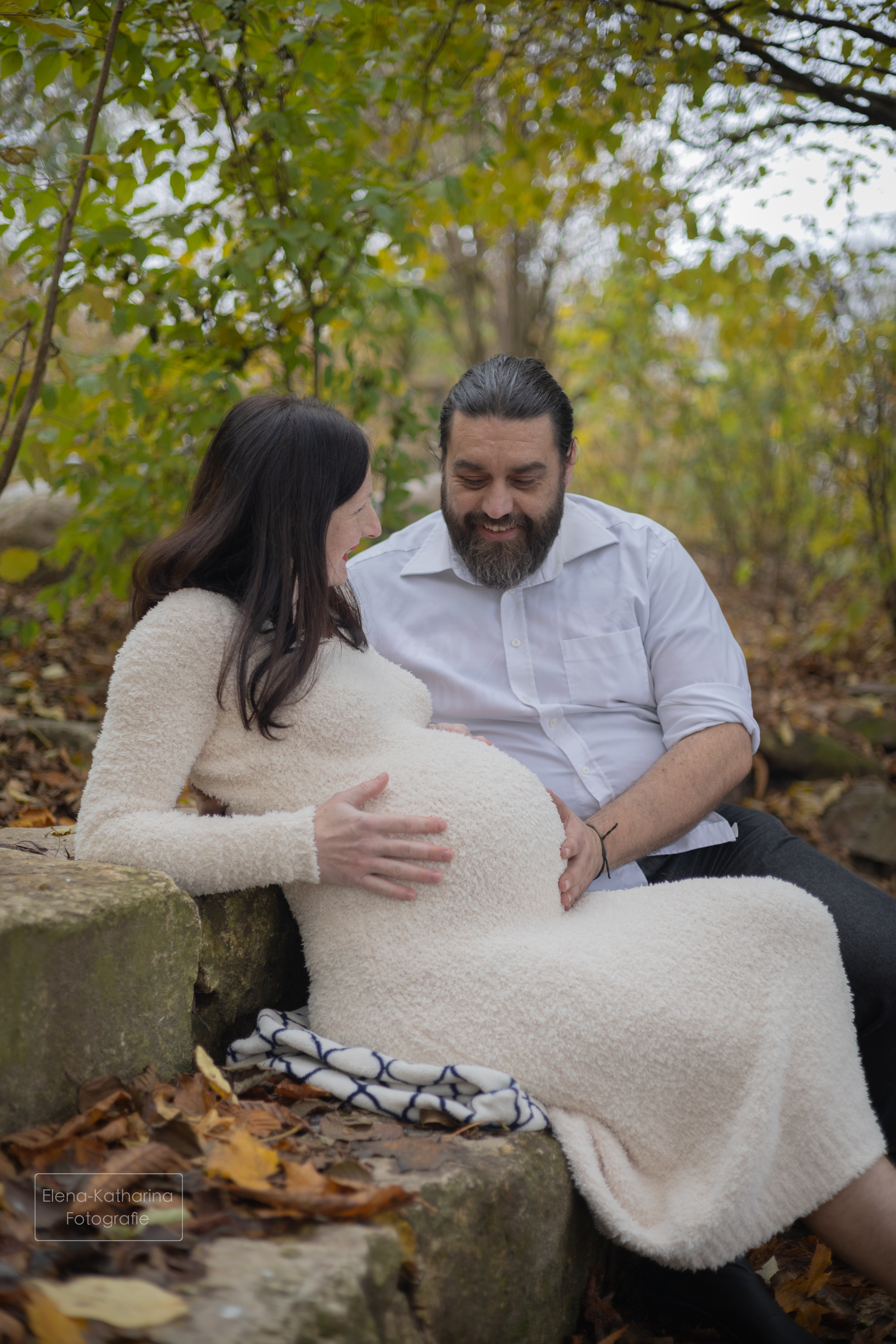 Inniger Moment zwischen werdenden Eltern