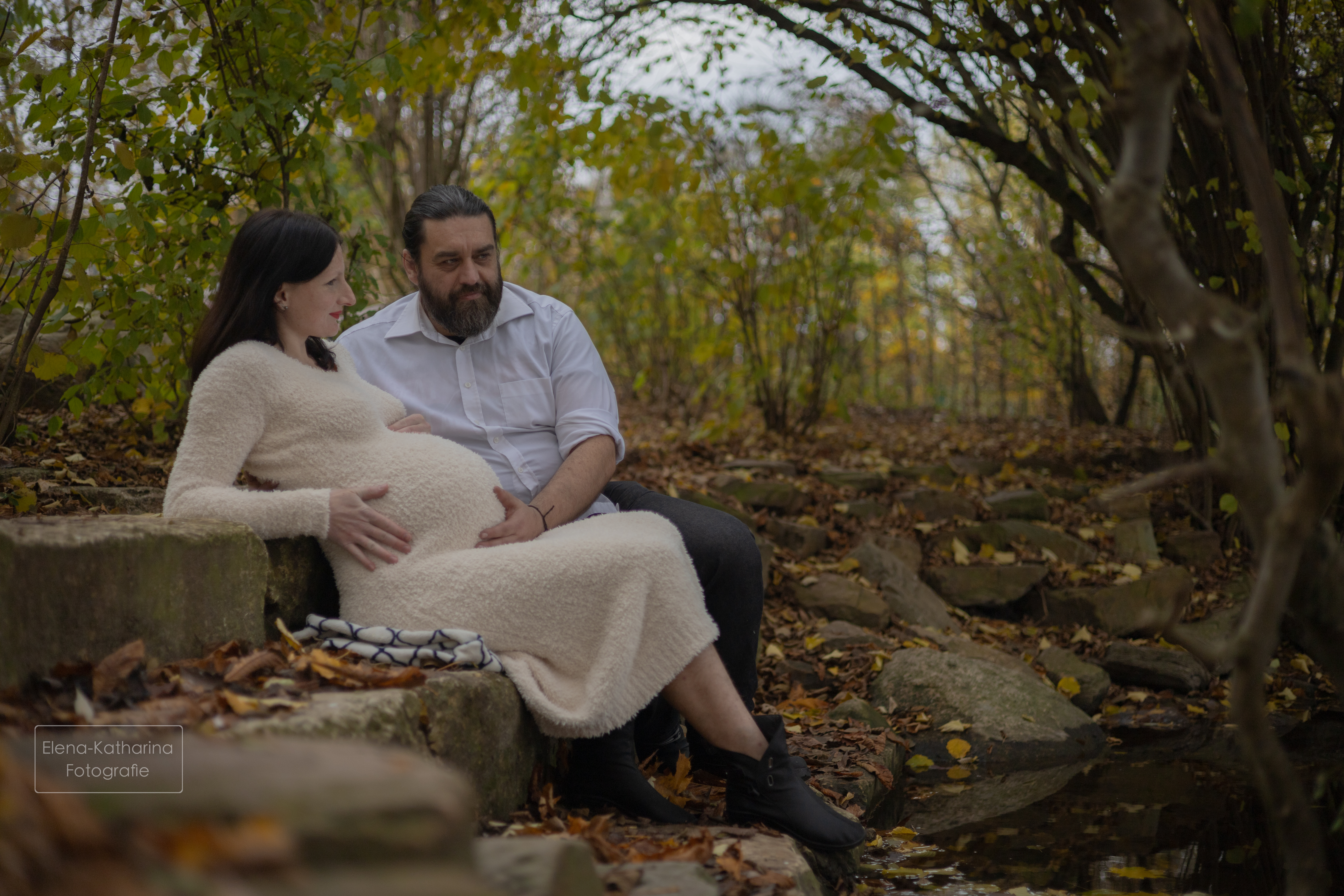 Zärtlicher Moment zwischen zwei Menschen